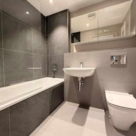 Apartament The Ironworks Apartment, 3 Bed *